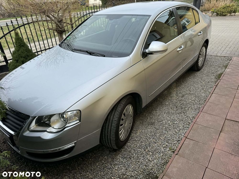 Volkswagen Passat 1.6 Exclusive - 2