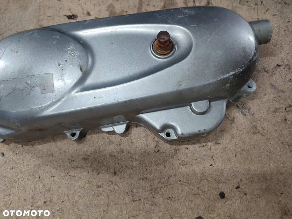 Dekiel, pokrywa silnika Peugeot V-Clic 50 - 6