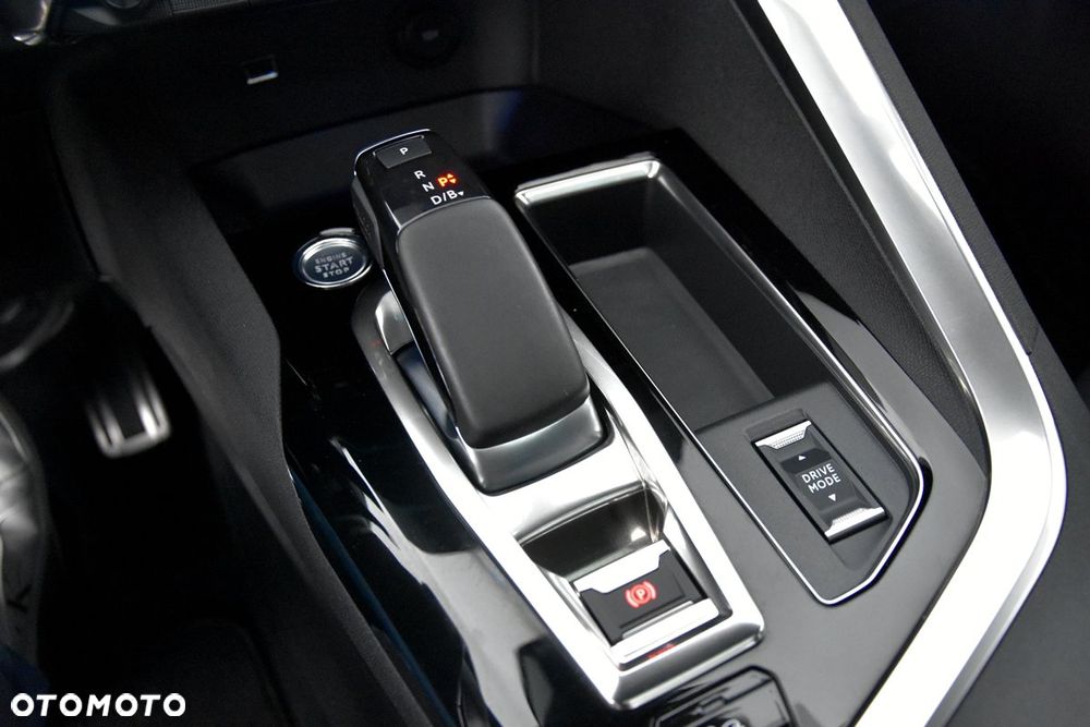 Peugeot 3008 1.6 PureTech HYbrid4 GT Line S&S EAT8 - 30