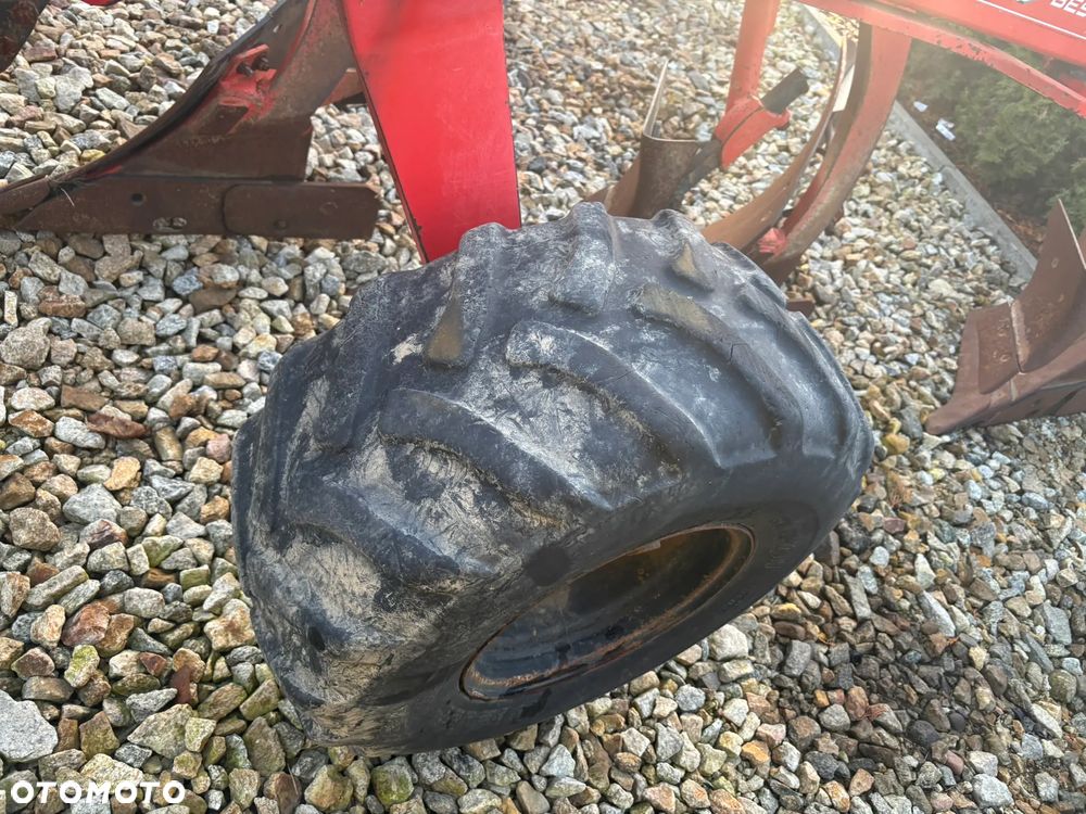 Gregoire Besson RWY 6 - 18