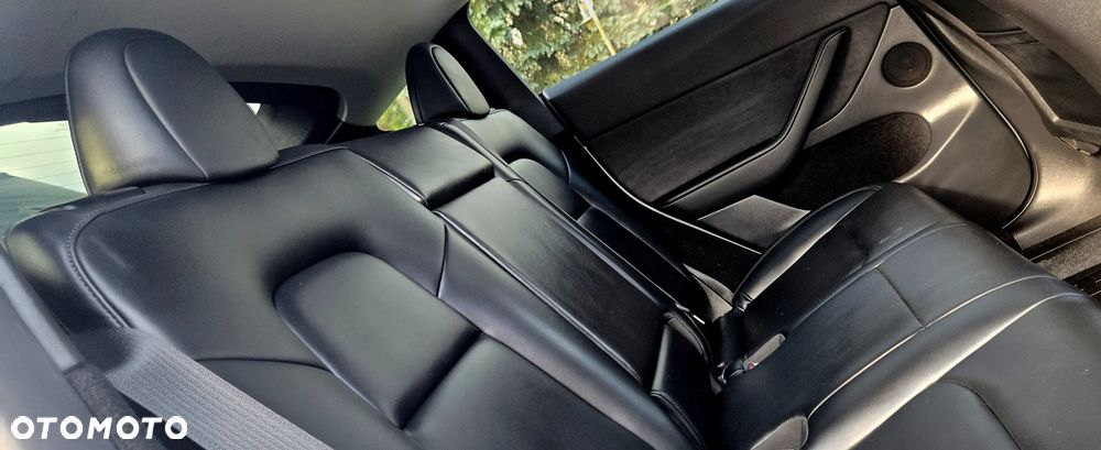 Tesla Model Y Long Range Dual Motor AWD - 11