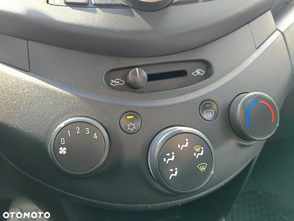 Chevrolet Spark 1.0 LT - 29