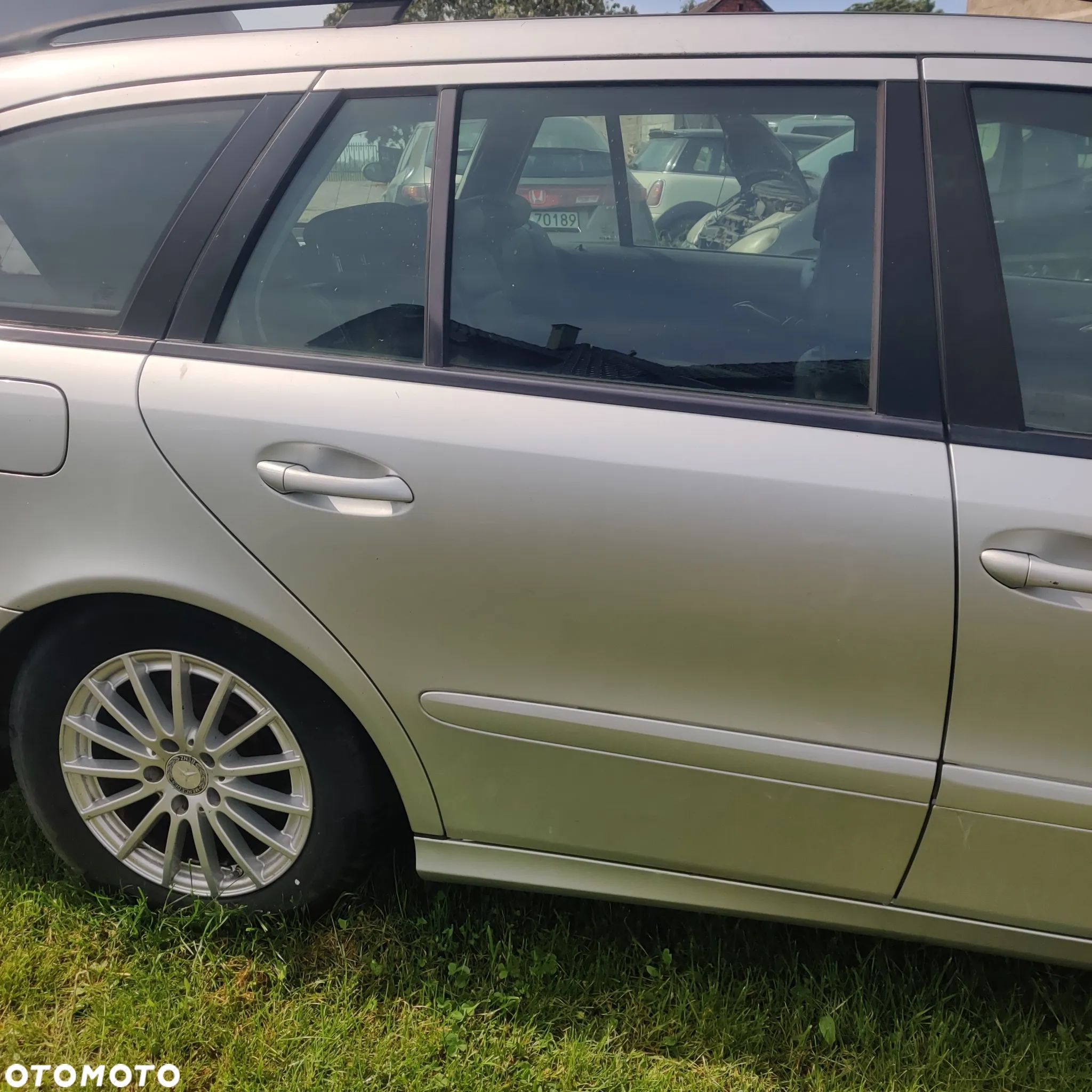 MERCEDES W211 KOMBI DRZWI PRAWY TYL 775 - 1
