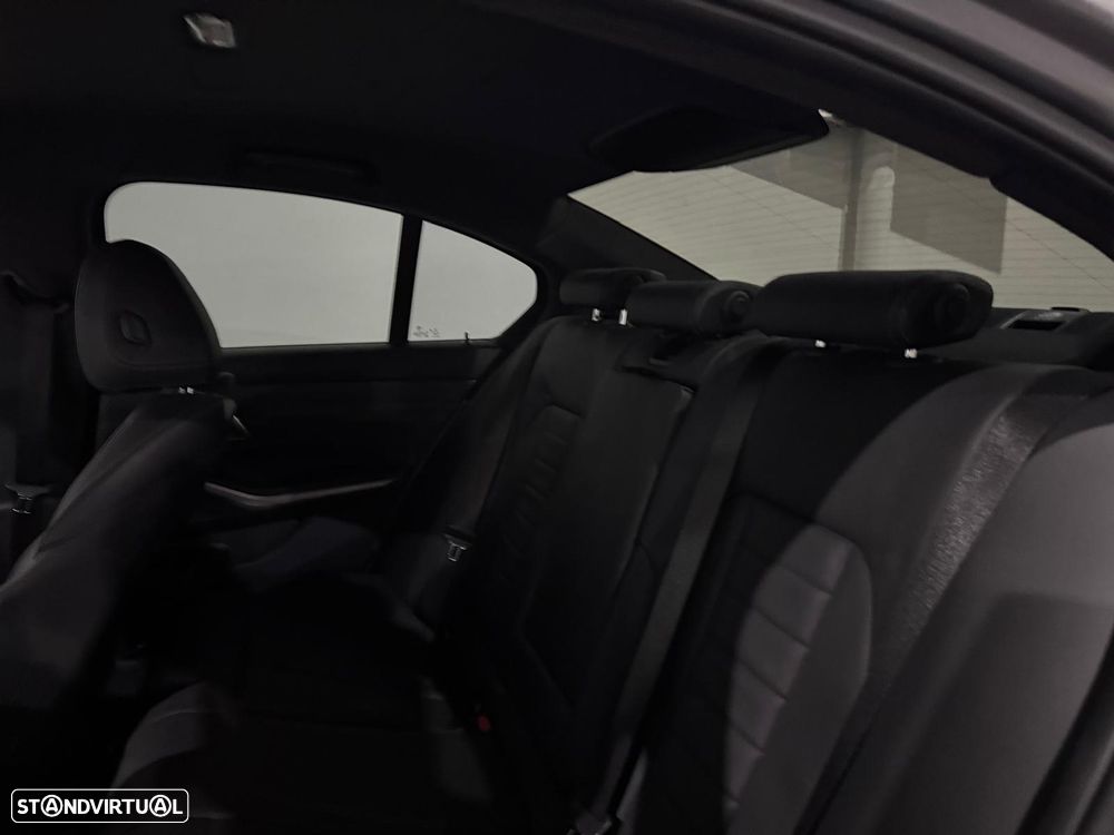 BMW 330 e Pack M Auto - 13