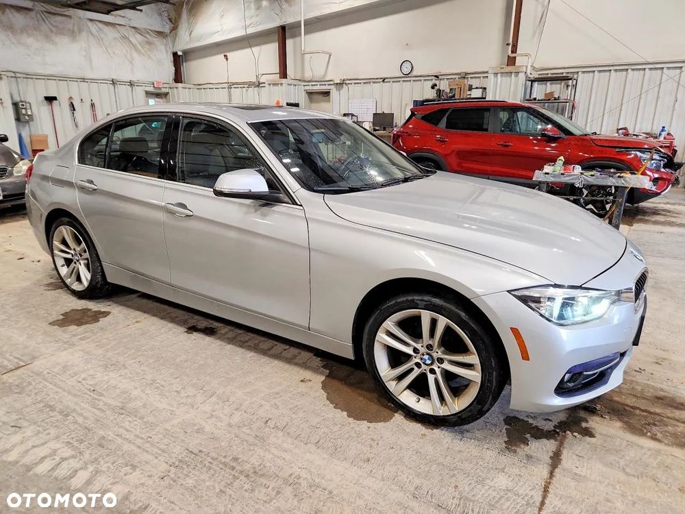 BMW Seria 3 330i xDrive Sport Line - 2