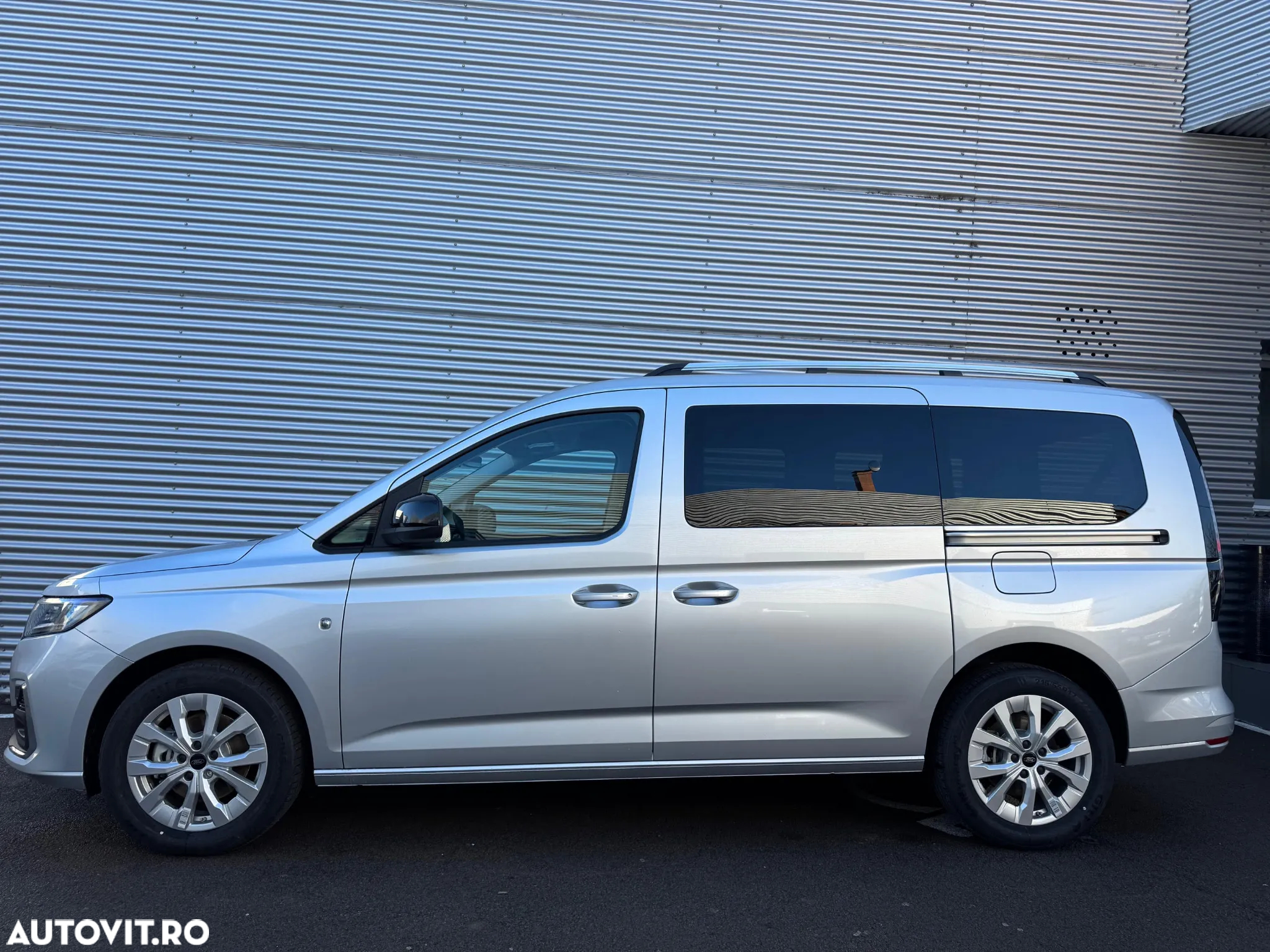 Ford Tourneo Connect 1.5L EcoBoost LWB Titanium - 9