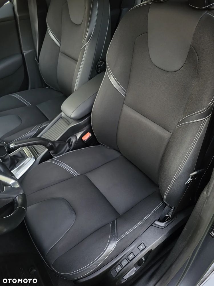 Volvo V40 D4 Momentum - 10