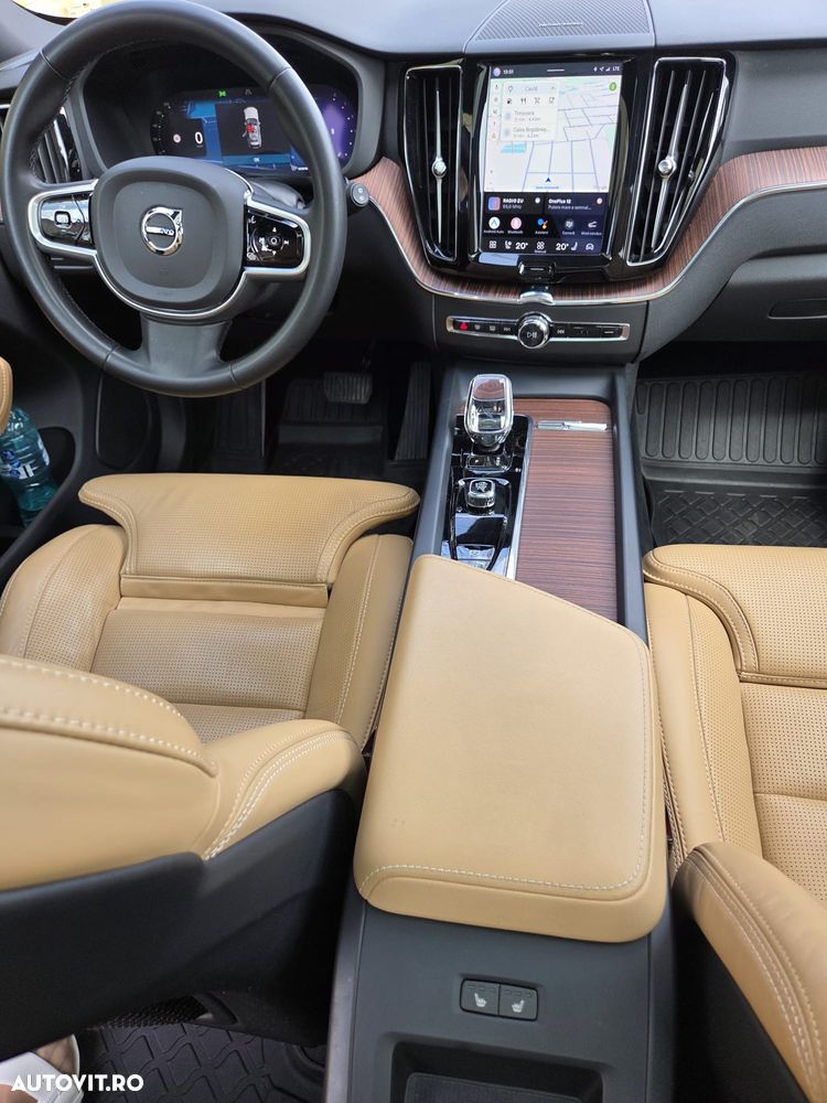 Volvo XC 60 B4 MHEV AT AWD Plus Dark - 4