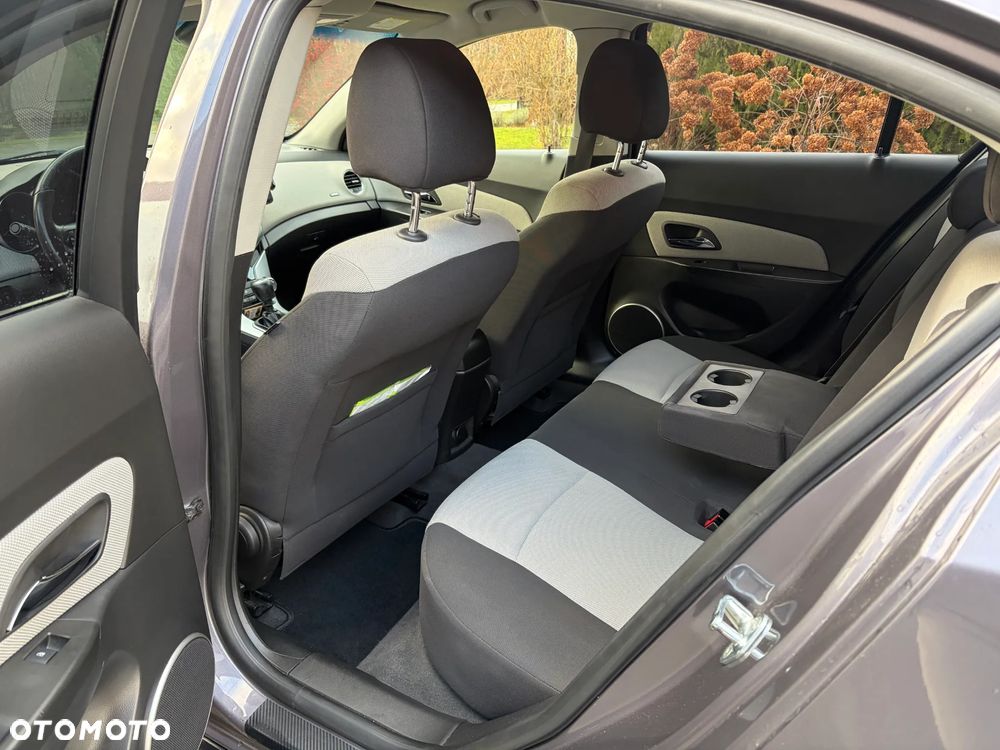 Chevrolet Cruze 1.6 LS - 8