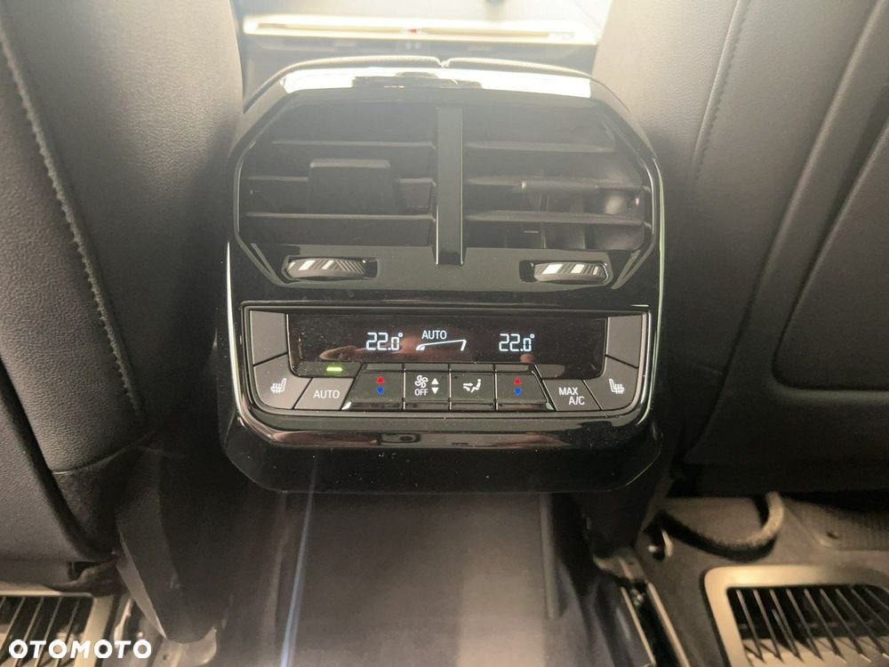 BMW iX - 27