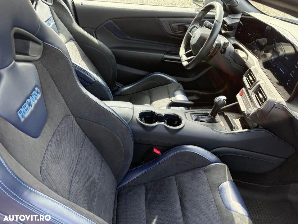 Ford Mustang - 16