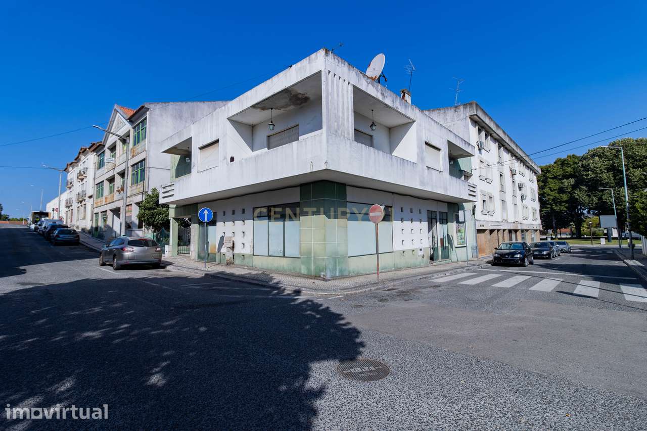T6 com 240 m² em Alcanena | 2 entradas independentes | Potencial de in - Grande imagem: 5/60