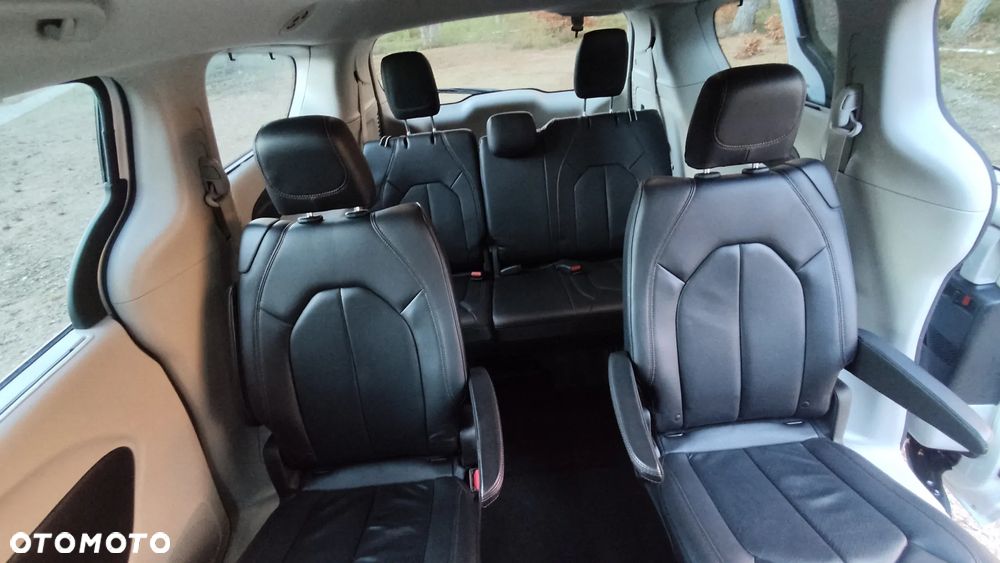 Chrysler Pacifica - 28