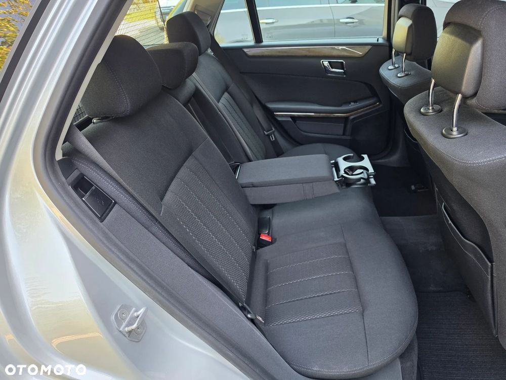 Mercedes-Benz Klasa E 200 CGI BlueEFFICIENCY Automatik Elegance - 22