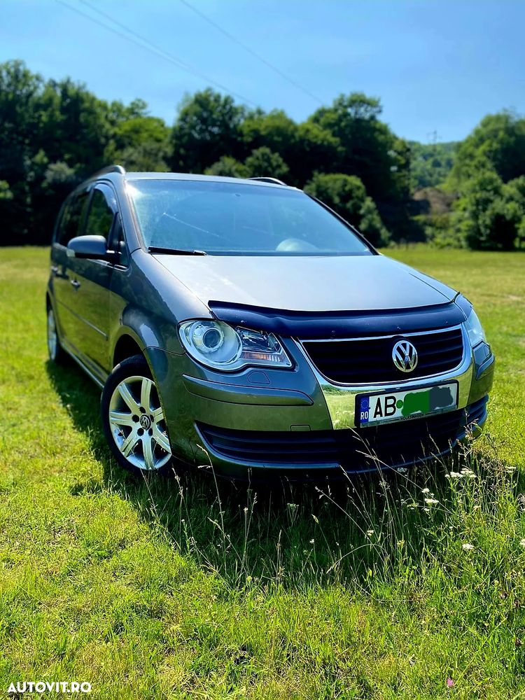 Volkswagen Touran 2.0 TDI DPF Highline - 1