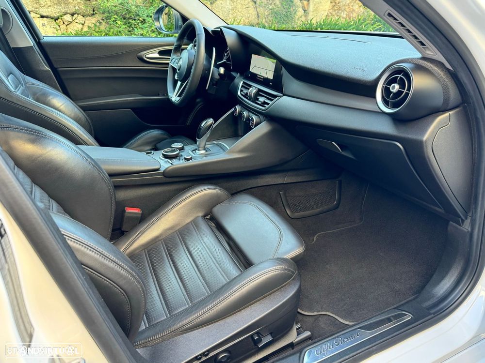 Alfa Romeo Giulia 2.2 D Veloce Q4 AT8 - 26