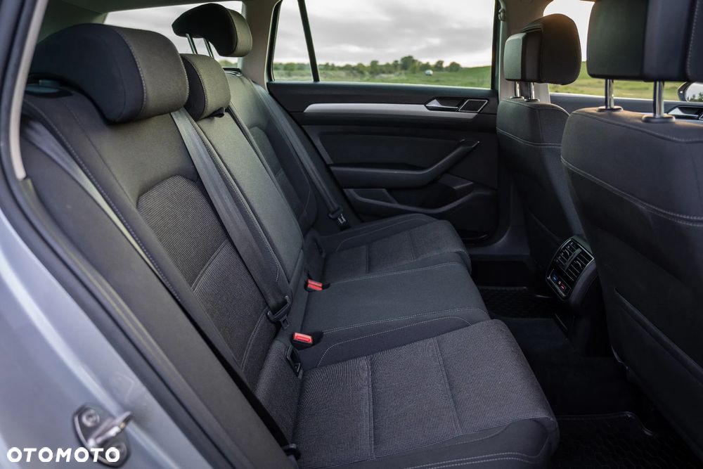 Volkswagen Passat - 14