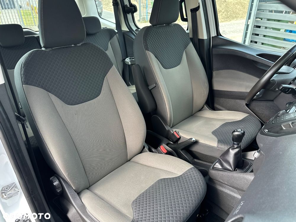 Ford Tourneo Courier 1.5 TDCi S&S Ambiente - 32