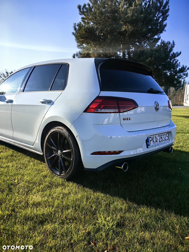 Volkswagen Golf GTI (BlueMotion Technology) DSG Performance - 3