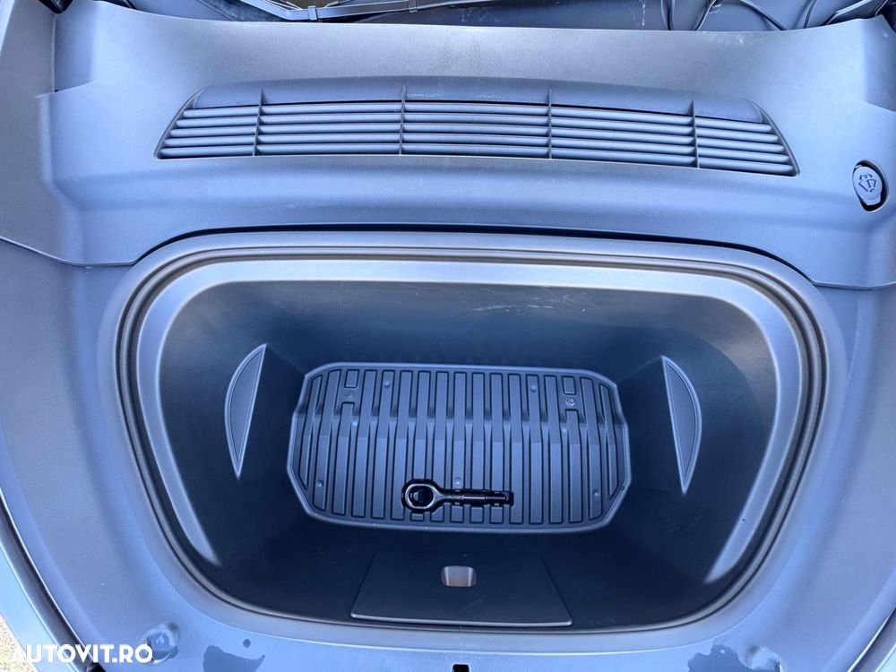 Tesla Model Y Long Range Dual Motor AWD - 37