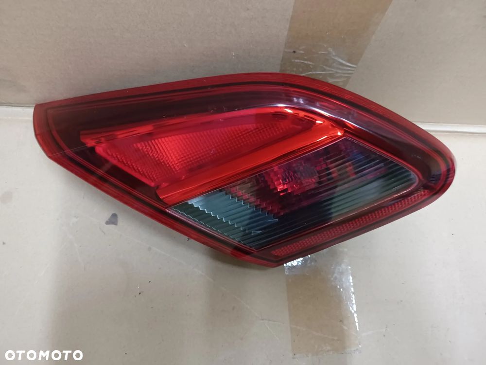 LAMPA TYLNA W KLAPE CORSA E 3D 39012629 - 4