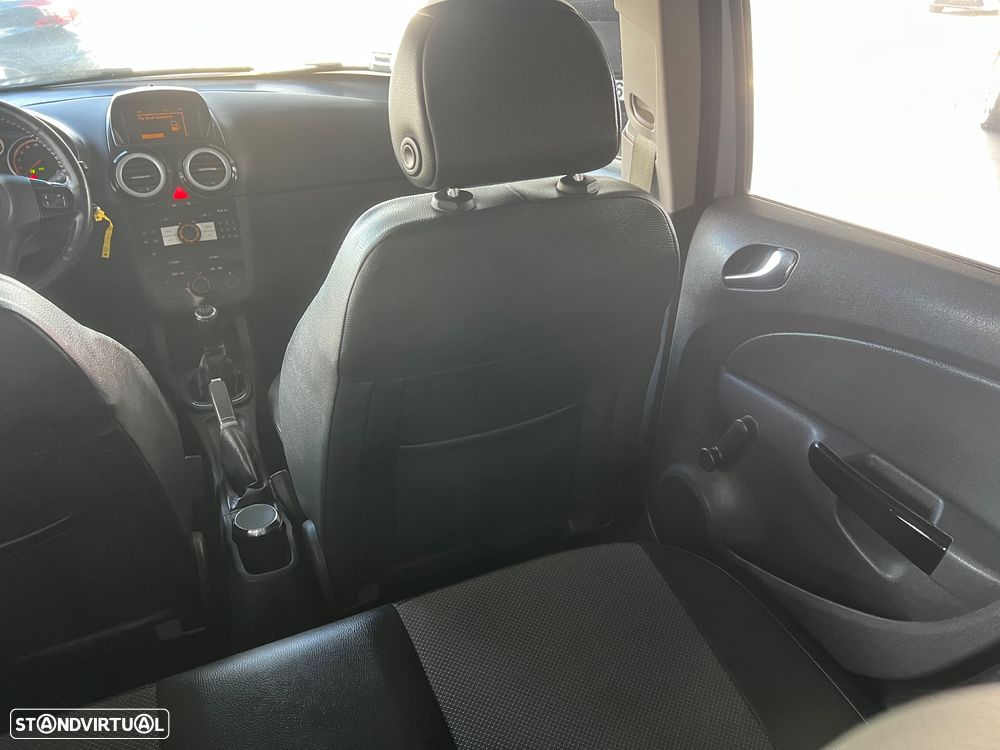 Opel Corsa 1.2 Cosmo - 29
