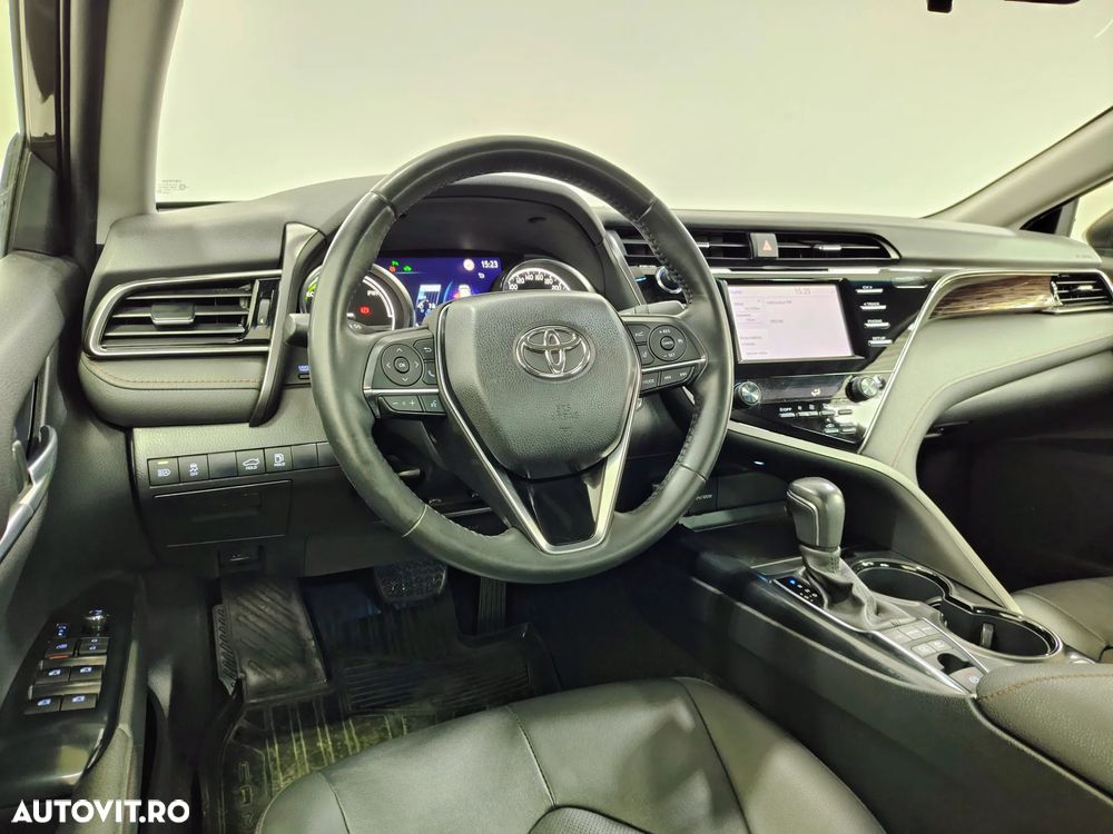 Toyota Camry 2.5 Hybrid Business - 8