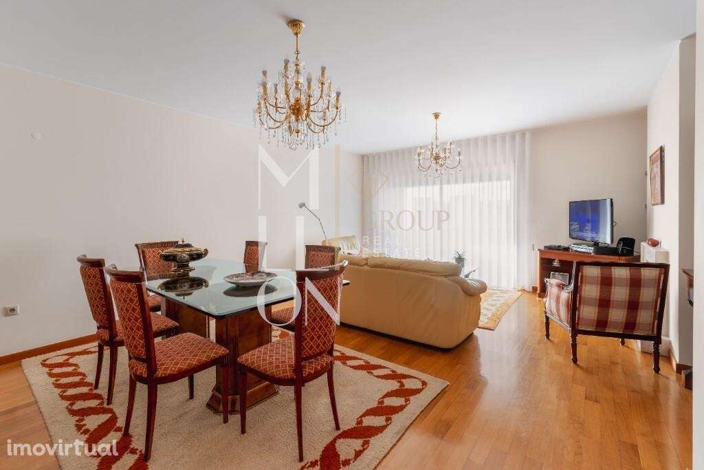 T2 com Suite, Varanda a Sul e Garagem Dupla a 10 min. do Hospital S. J - Grande imagem: 3/23