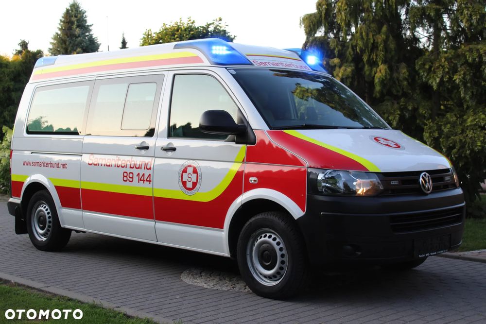 Volkswagen T5  AMBULANS KARETKA - 12