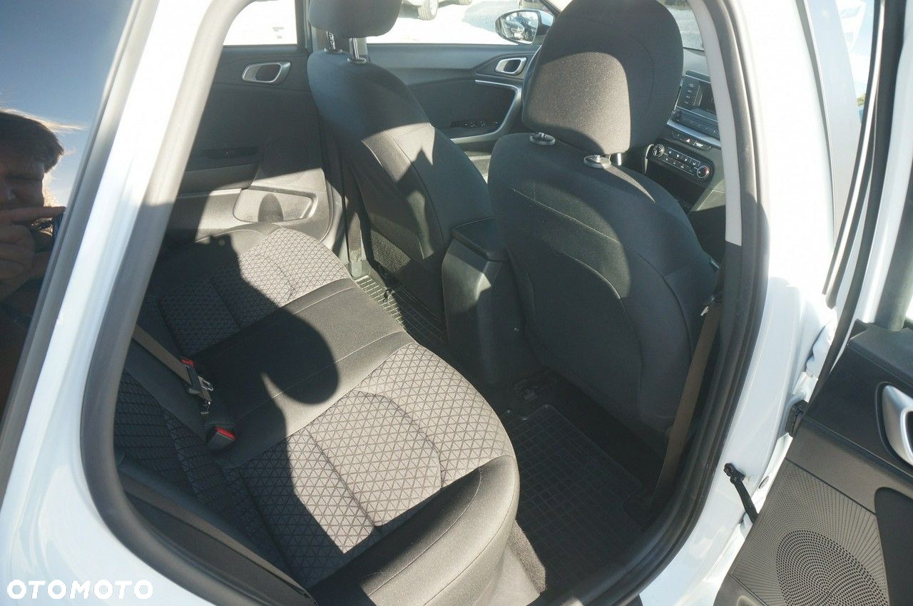 Kia Ceed - 31