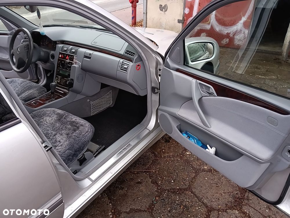 Mercedes-Benz Klasa E - 7