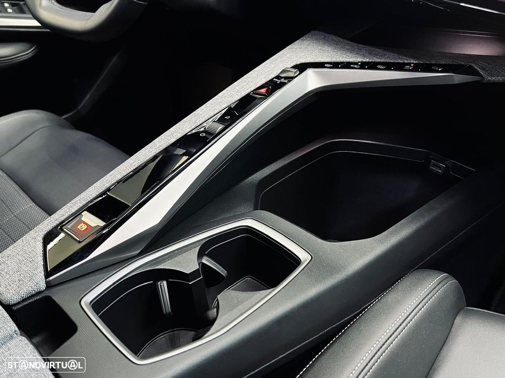 Peugeot 5008 1.2 Hybrid Allure e-DCS6 - 36