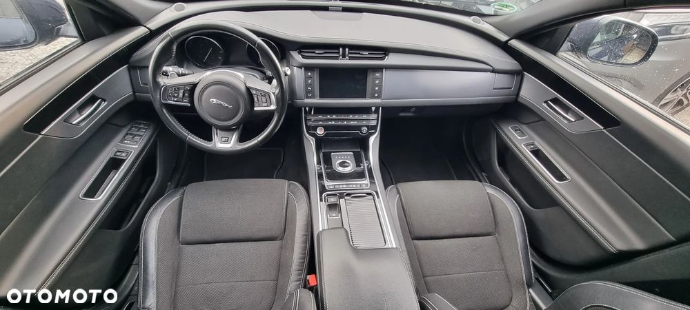 Jaguar XF 20d R-Sport - 6
