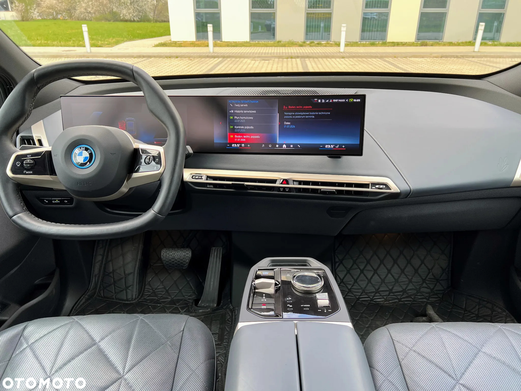 BMW iX - 17