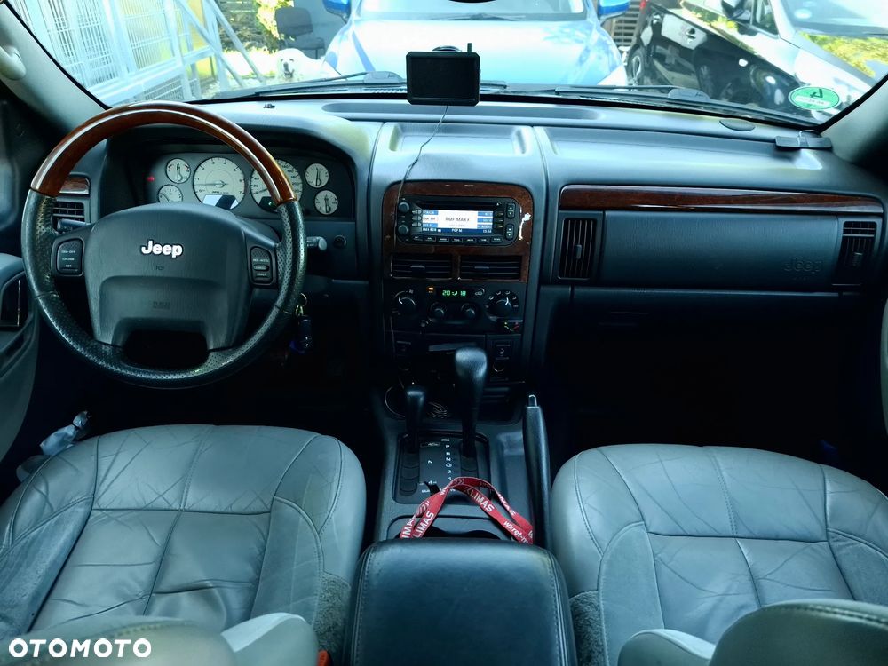 Jeep Grand Cherokee - 15