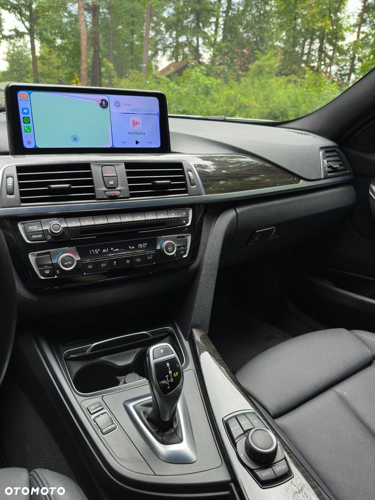 BMW Seria 3 330i Sport Line - 26
