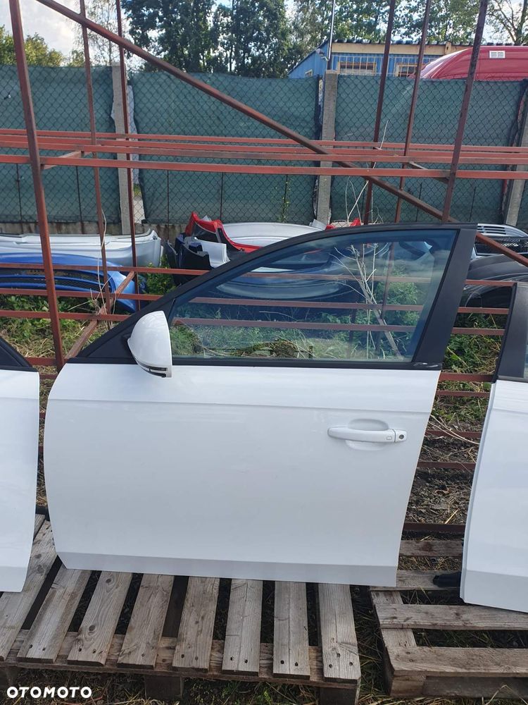 Drzwi TYŁ L/P TYŁ AUDI A4 B8 SEDAN KOD LAKIERU LY9C - 2