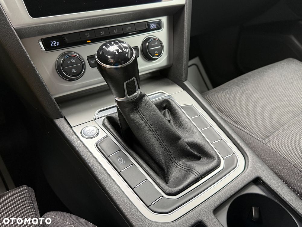 Volkswagen Passat - 13