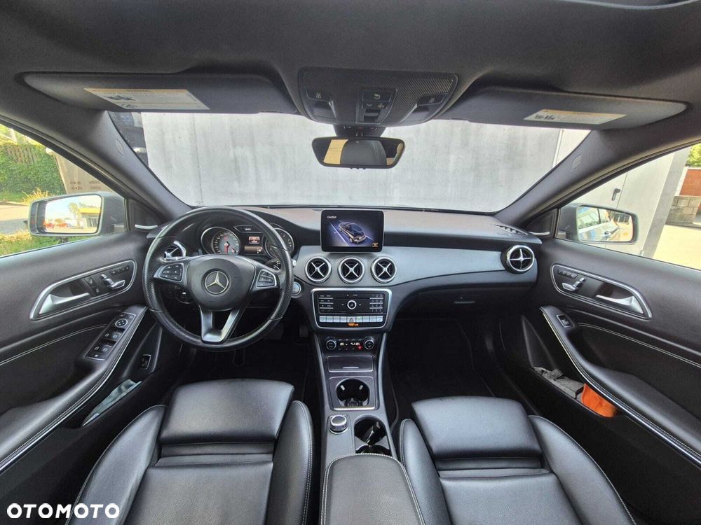 Mercedes-Benz GLA 250 4-Matic Urban - 23