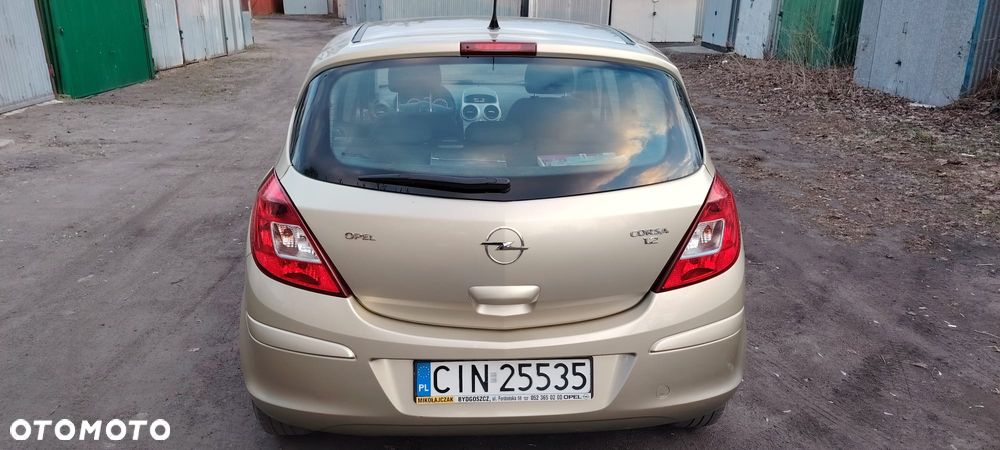 Opel Corsa 1.2 16V Essentia - 7