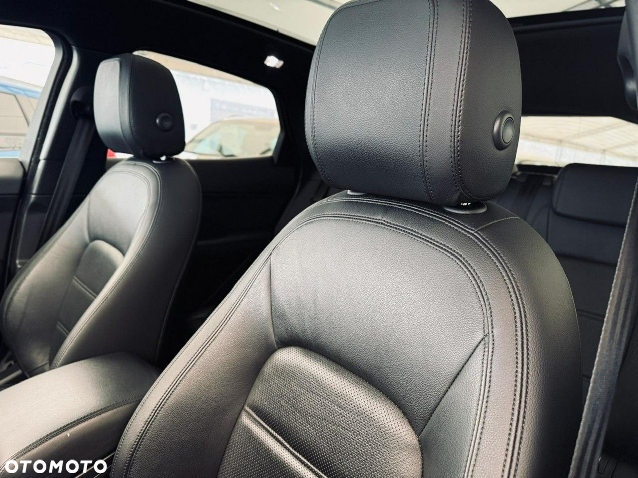Jaguar E-Pace - 38