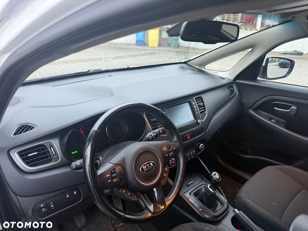 Kia Carens 1.7 CRDi 141 Dream Team Edition - 14