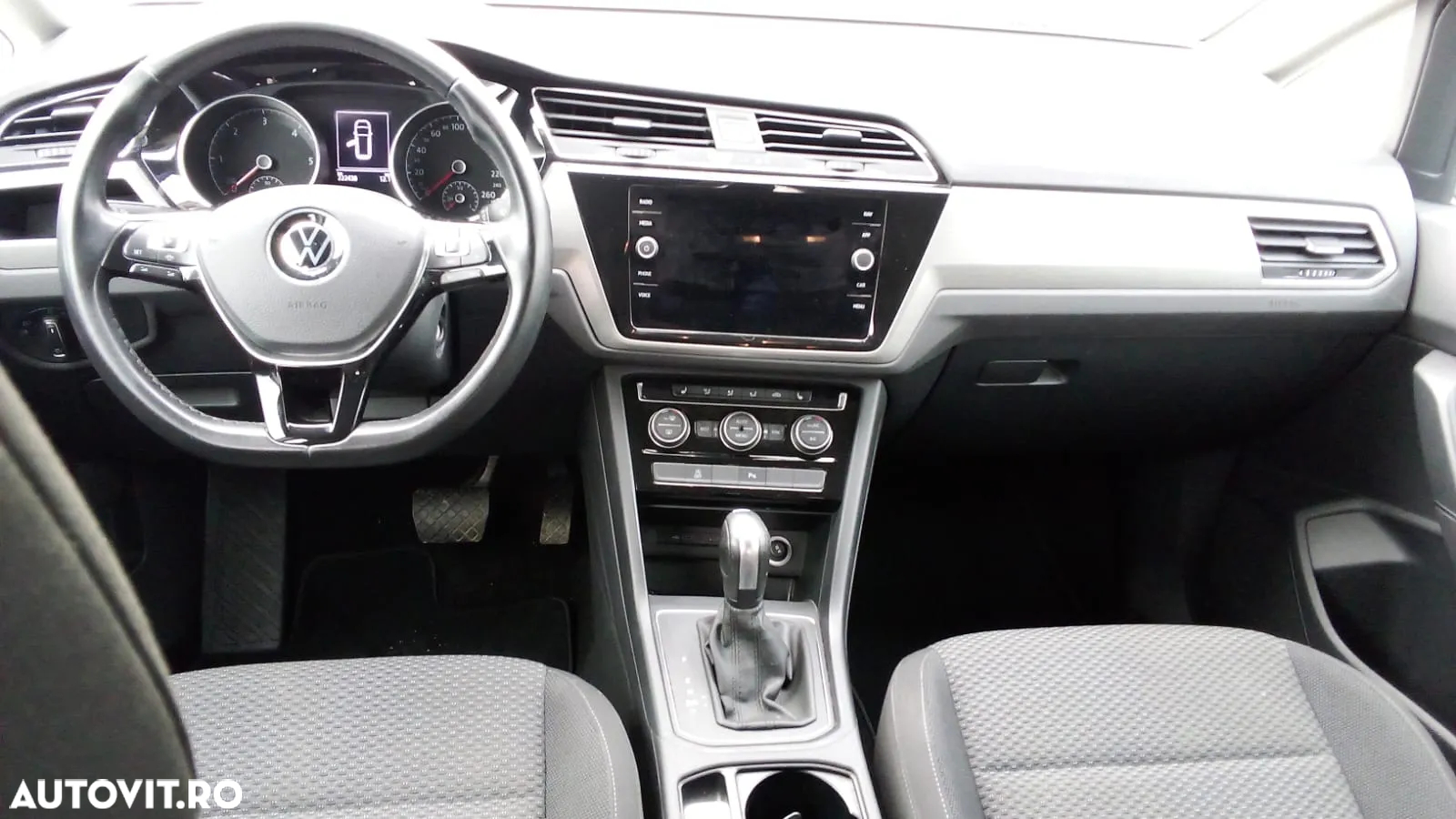 Volkswagen Touran 2.0 TDI DSG Comfortline - 13