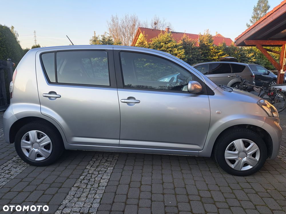 Daihatsu Sirion 1.0 - 5
