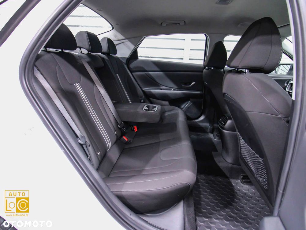 Hyundai Elantra 1.6 Executive CVT - 11