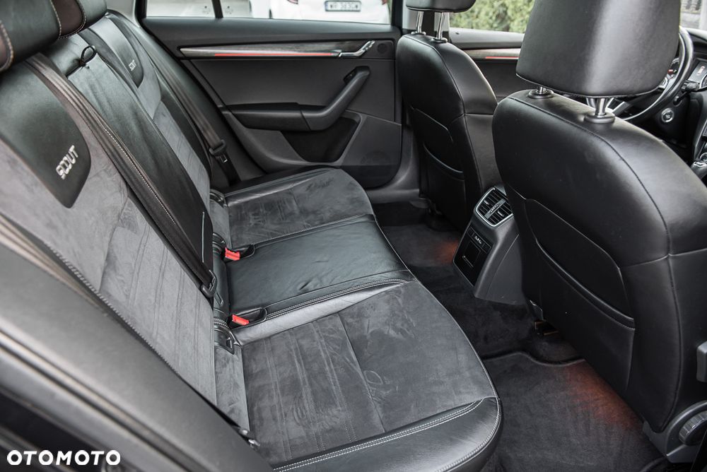 Skoda Octavia Scout 2.0 TDI 4x4 DSG - 33