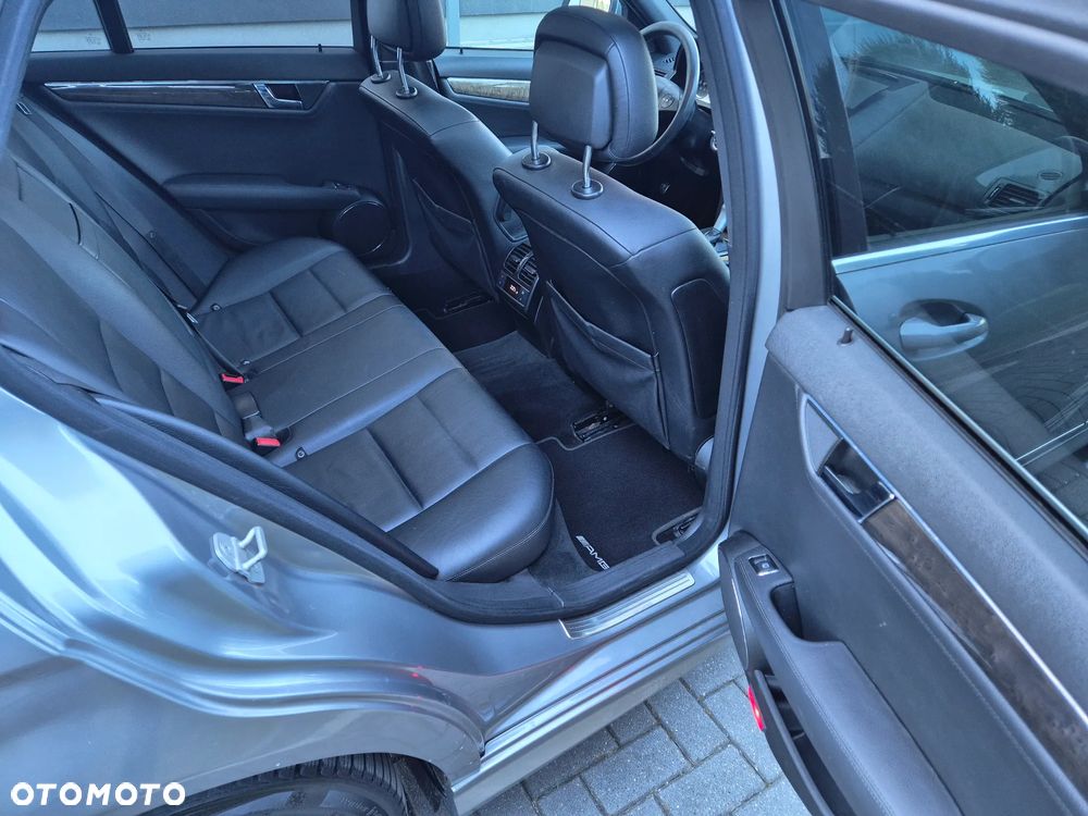 Mercedes-Benz Klasa C 320 T CDI DPF 4Matic 7G-TRONIC Avantgarde - 13