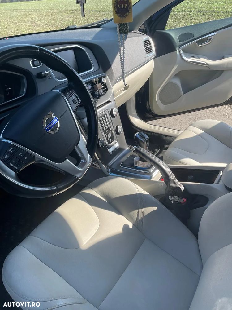Volvo V40 D4 VEA Momentum - 11