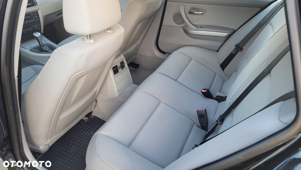 BMW Seria 3 318i - 6