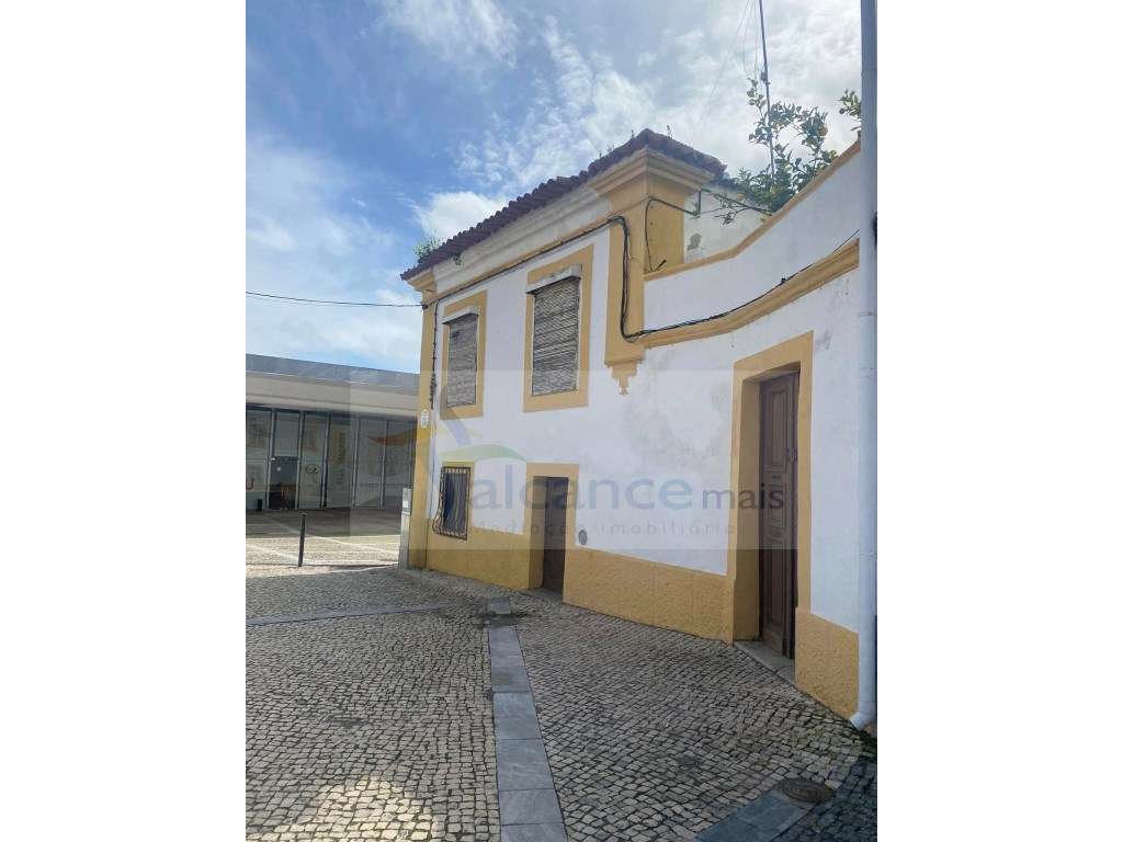 Moradia Ampla por recuperar - localização central na cidade de Beja - Grande imagem: 3/11